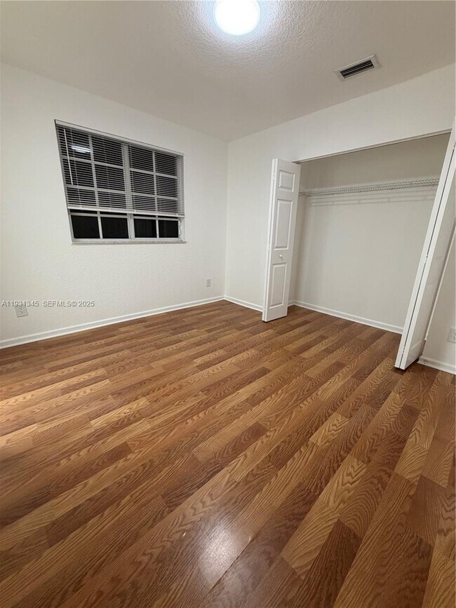 Building Photo - 1415 NW 34th Way