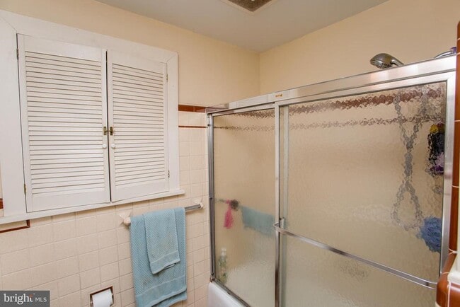 Building Photo - 67 Townview Dr