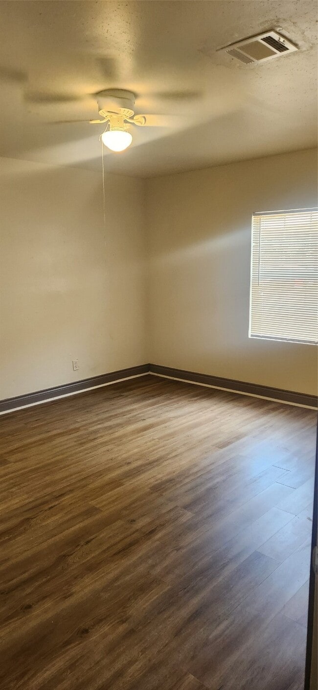 Building Photo - 5730 Pershing St