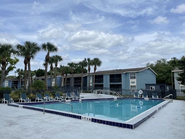 Building Photo - 2537 N Alafaya Trail