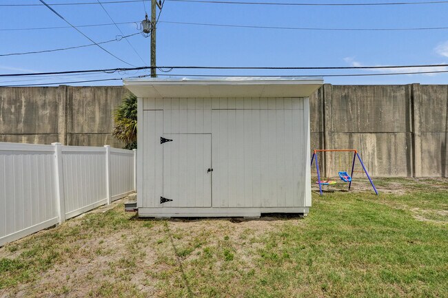 Building Photo - 9446 Birmingham Dr
