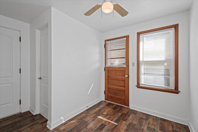 Building Photo - 3635 Poplar Ave