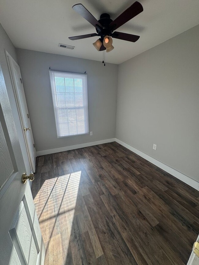 Building Photo - 3 Bedroom Townhouse in New Market