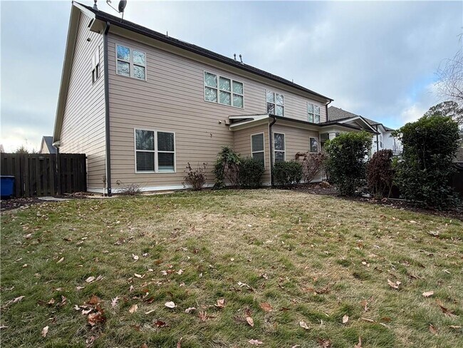 Building Photo - 512 Edgewater Dr