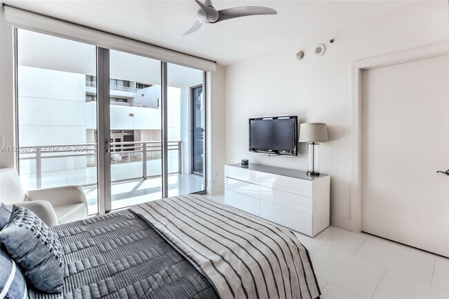 Building Photo - 3535 S Ocean Dr