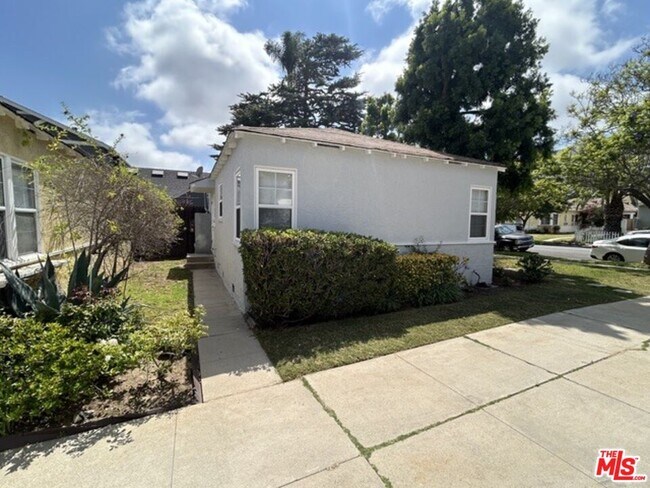 Building Photo - 10574 Ayres Ave