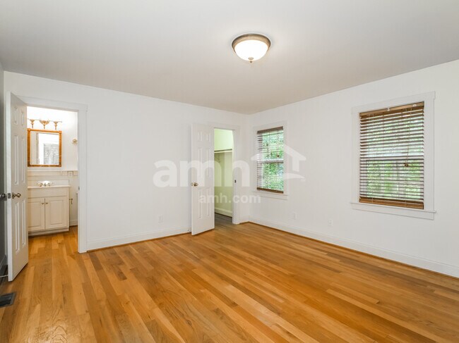 Building Photo - 332 Mendenhall Dr