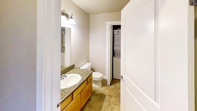 Building Photo - 2 Bedroom, 2 Bathroom in the City Center N...