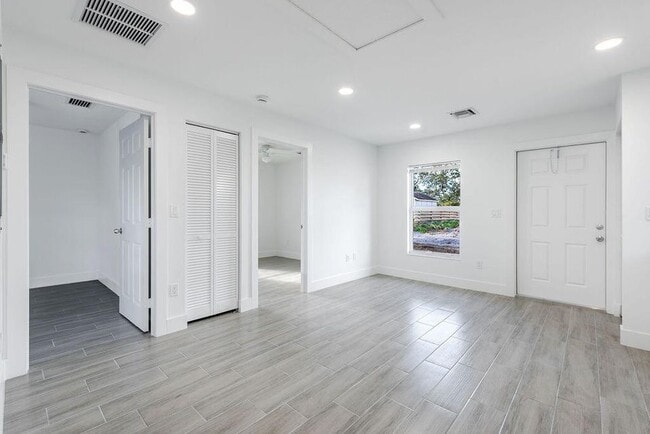 Building Photo - 3246 Jefferson St