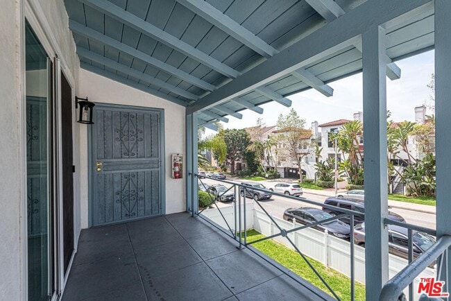 Building Photo - 1040 N Crescent Heights Blvd