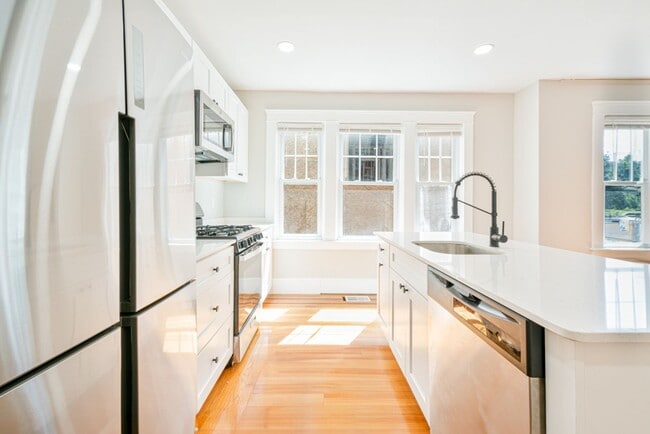 Building Photo - 103-105 Tyndall Ave.