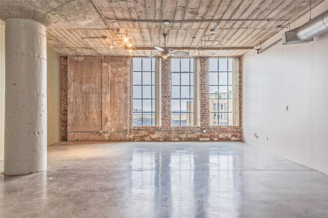 Building Photo - 1122 Jackson St