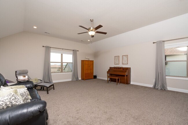 Building Photo - Beautiful 4-Bedroom Home with Bonus Room