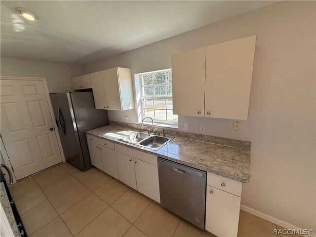 Building Photo - 9612 N Jackson Way