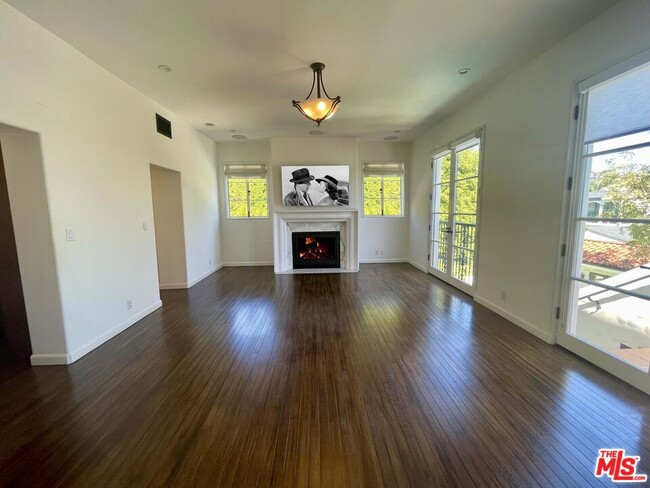Building Photo - 610 N Arden Dr