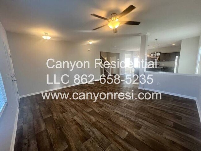 Building Photo - Beautiful 3 Bedroom 2.5 bath in well sough...