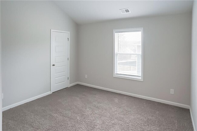 Building Photo - 1150 Red Bud Cir