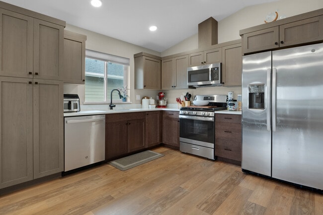 Building Photo - 1350-1313 13th Ave