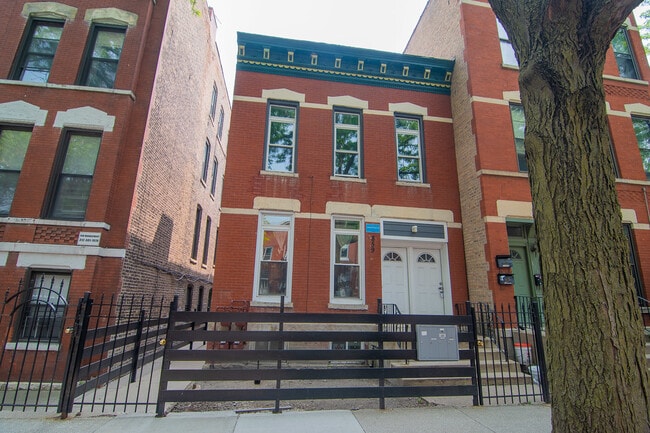 Primary Photo - 859 N Marshfield Ave