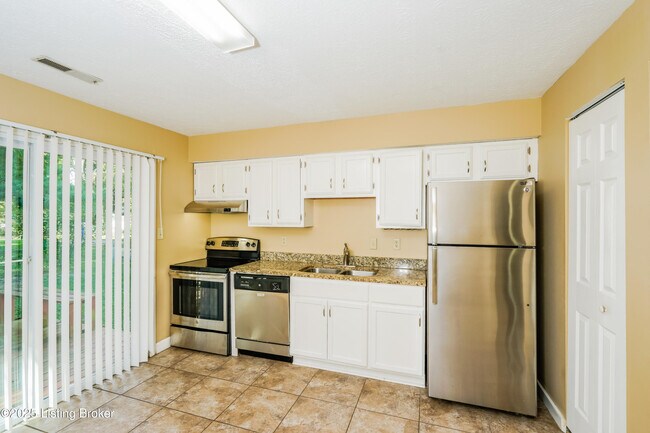 Building Photo - 2808 Six Mile Ln