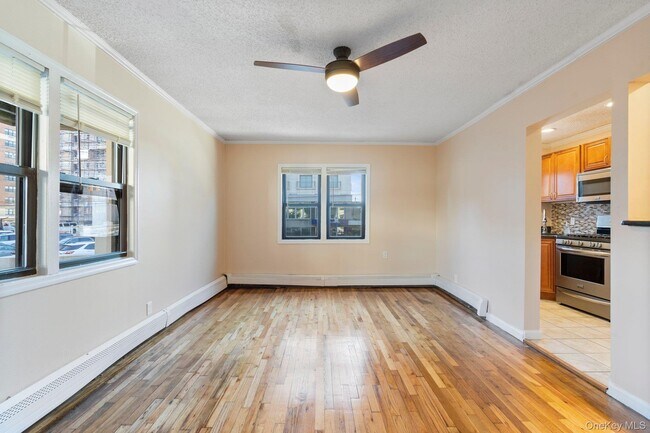 Building Photo - 65 W Broadway