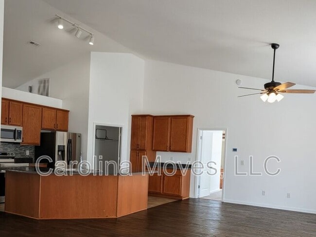 Building Photo - 124 Bascom Ct