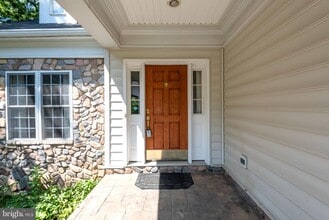 Building Photo - 2202 Sarah Woods Ct