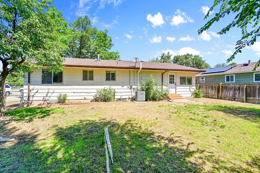 Building Photo - 2742 W 22nd Street Dr
