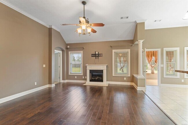 Building Photo - 704 Briarcliff Pl