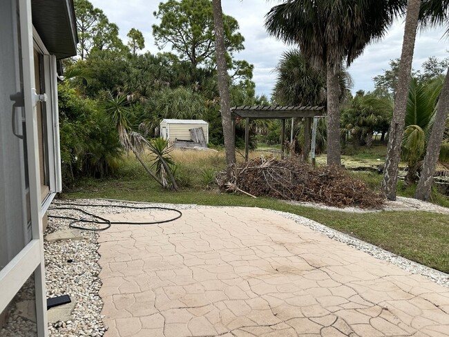 Building Photo - Freshwater Canal Pool Home