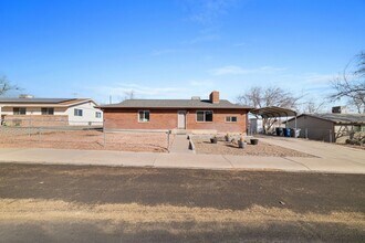 Building Photo - Charming 3 Bedroom Home Plus Casita. Pet F...