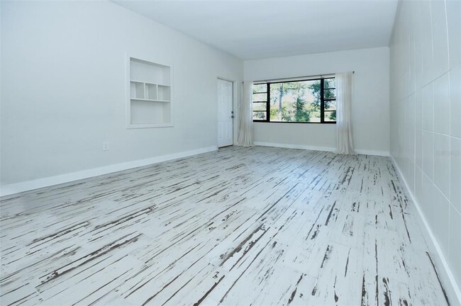 Building Photo - 336 Bunker Pl