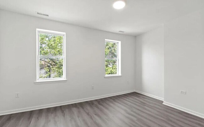 Building Photo - 4149 Lancaster Ave