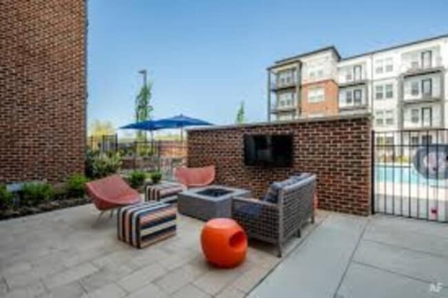 Building Photo - 541 Great Circle Rd