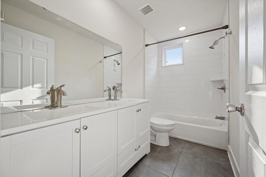 Building Photo - 1519 N Sydenham St