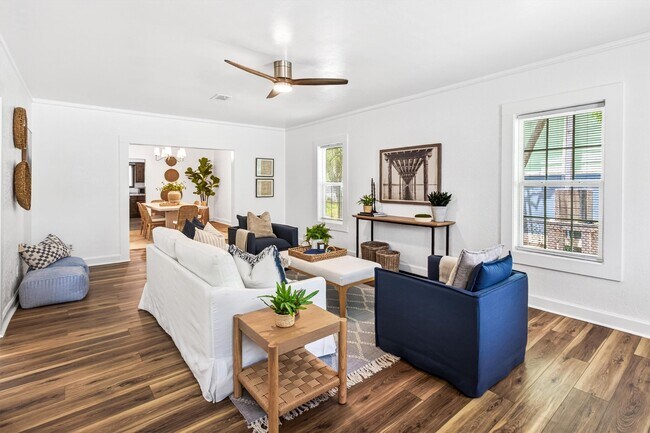 Building Photo - 1805 Ave N 1/2