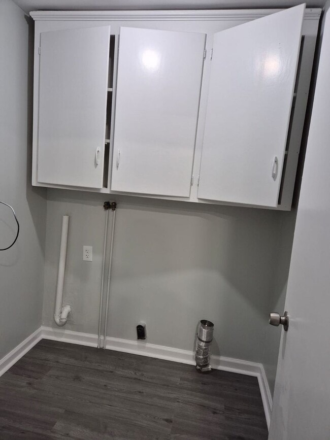 Building Photo - Newly renovated 3BR House