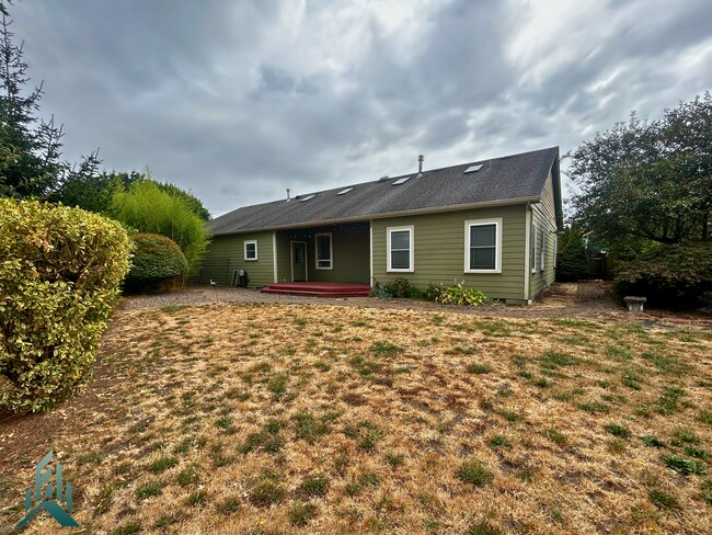 Building Photo - 745 SE Winterfield Pl