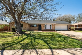 Building Photo - 2822 Lansing Blvd