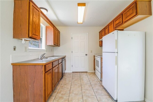 Building Photo - 1156 Oleander Ln