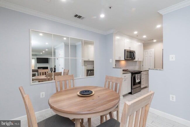 Building Photo - 255 S Pickett St