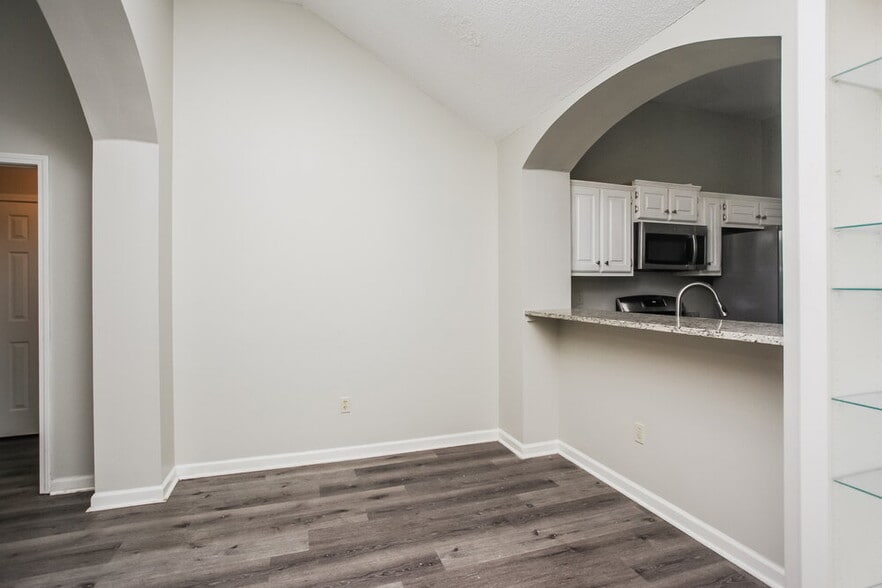 Building Photo - 5822 Michaelson Dr