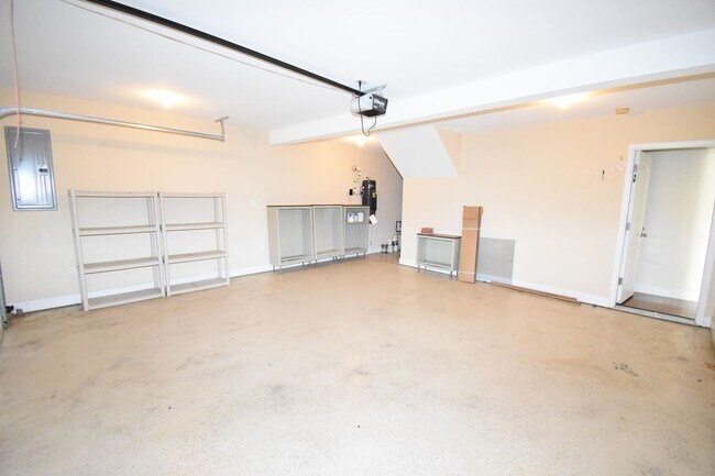 Building Photo - 3 Bedroom Pet Friendly Home For Rent Near ...