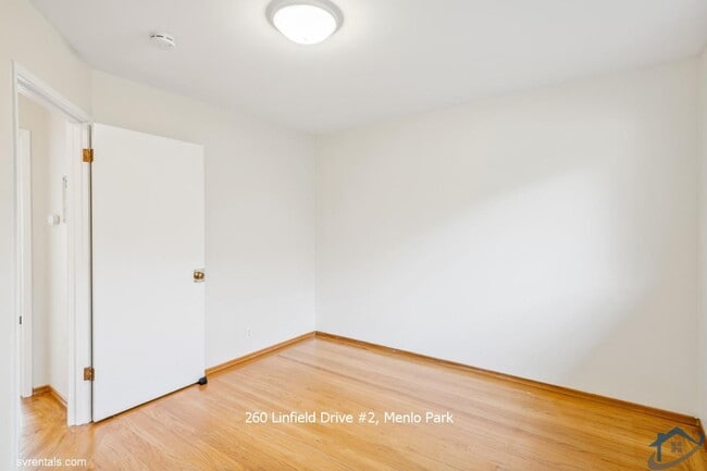 Building Photo - 260 Linfield Dr