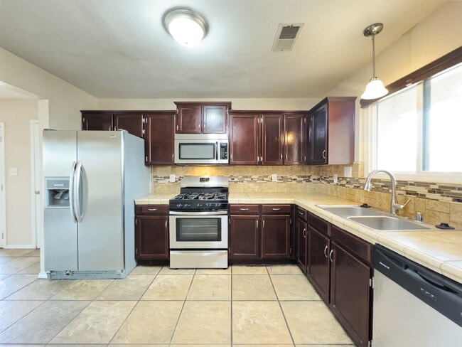 Building Photo - Summer Siesta by the Pool!