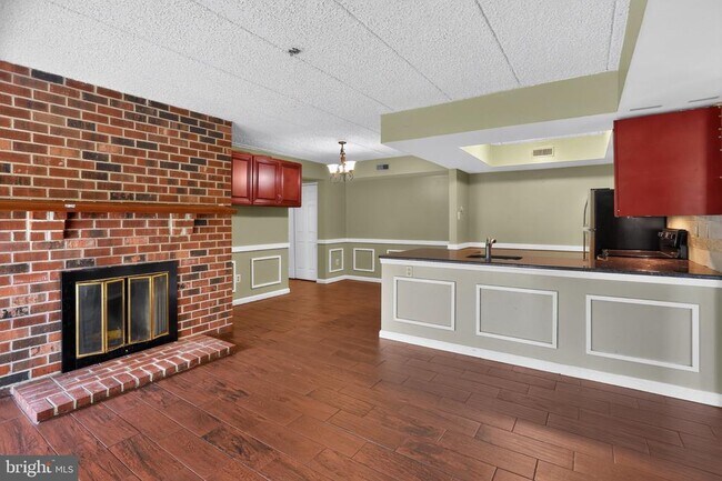Building Photo - 702 Deer Run