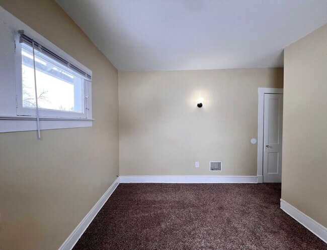 Building Photo - 1947 Sussex Pl