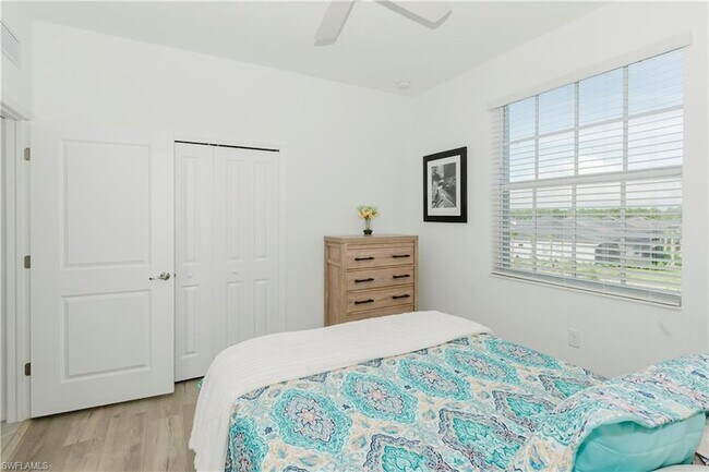 Building Photo - 15275 Green Acre Avenue Unit 338