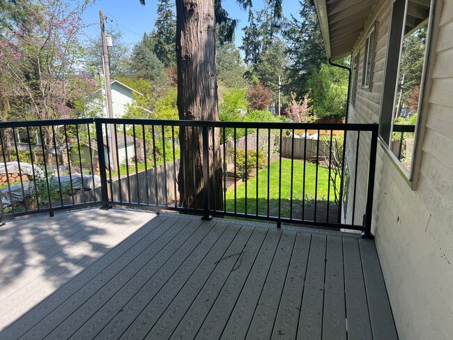 Building Photo - 4bd/2.75ba Bellevue Home