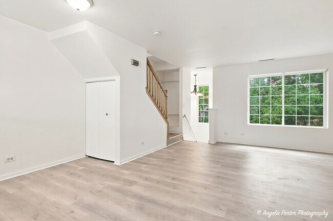 Building Photo - 259 W Whispering Oaks Ln